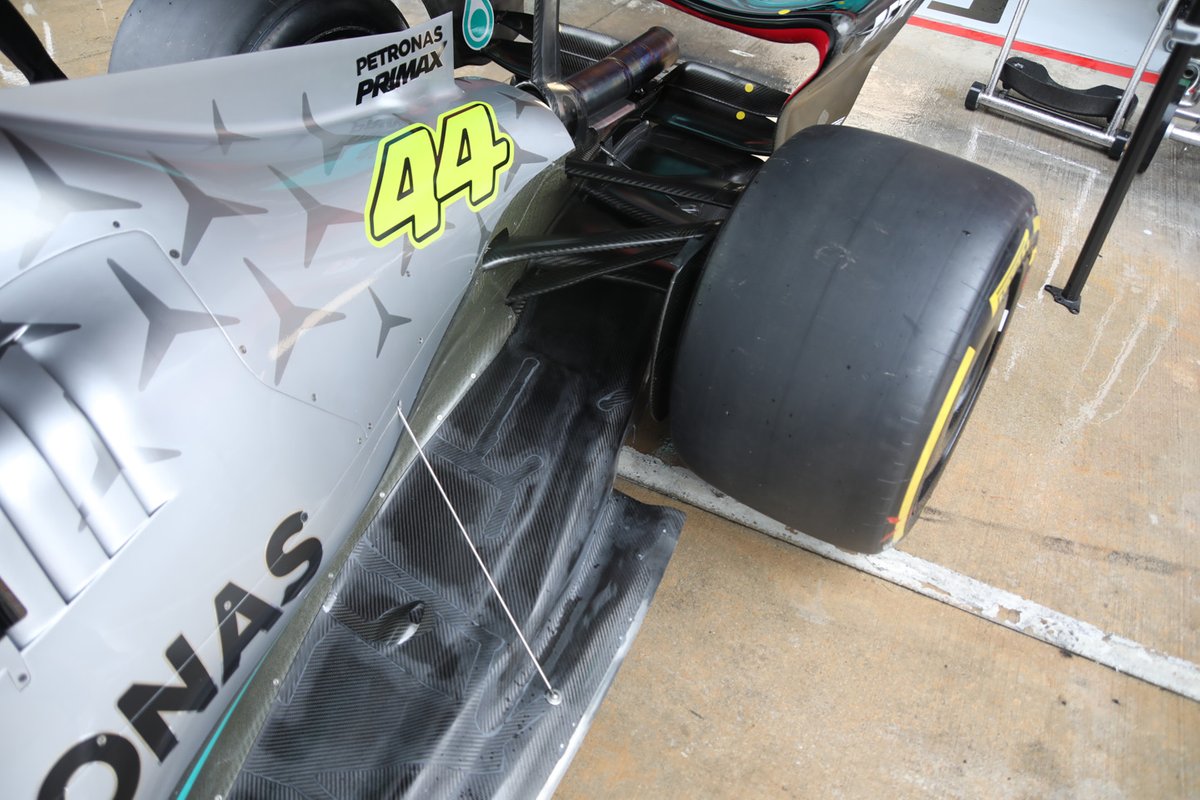 Detalle del fondo plano del Mercedes W13