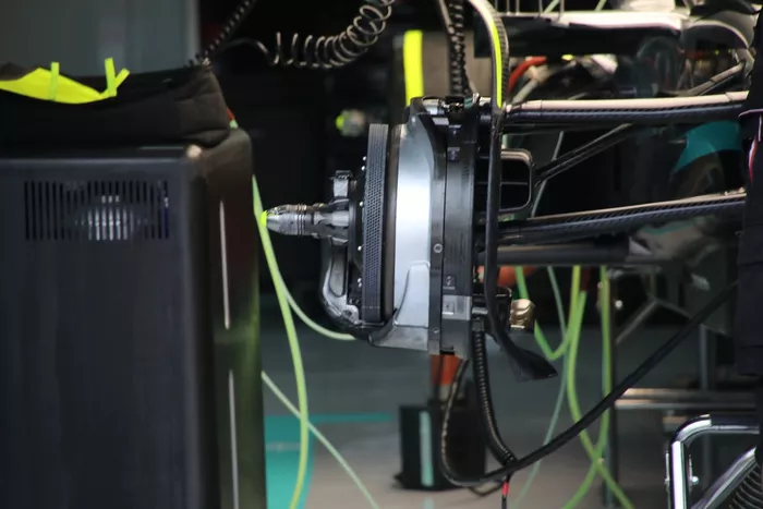 Detalle del freno delantero del W13 de Mercedes