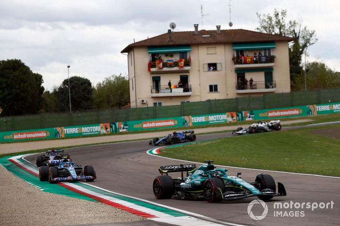 Lance Stroll, Aston Martin AMR22, Esteban Ocon, Alpine A522