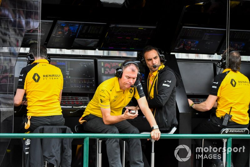 Alan Permane, Trackside Operations Director, Renault F1 Team, Cyril Abiteboul, Managing Director, Renault F1 Team