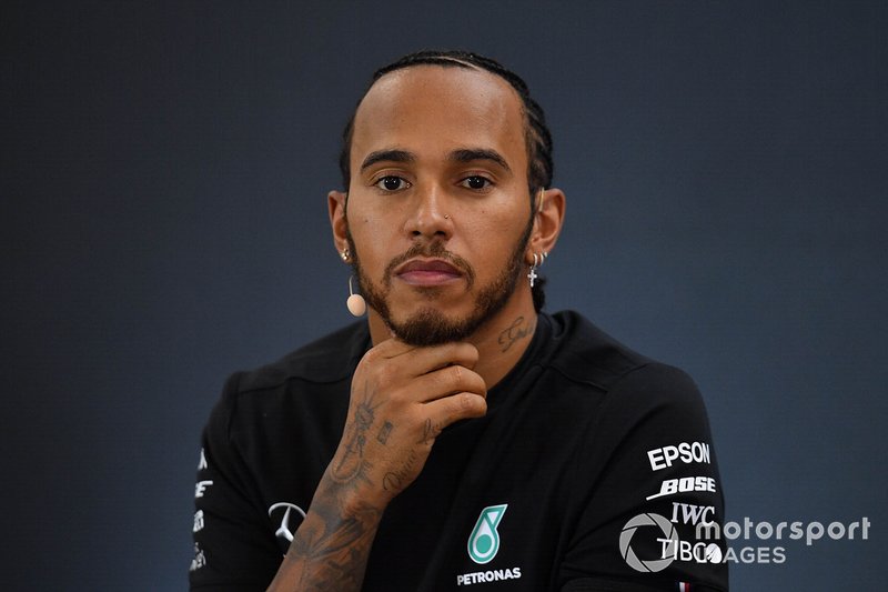 Lewis Hamilton, Mercedes AMG F1, secondo classificato, alla conferenza stampa