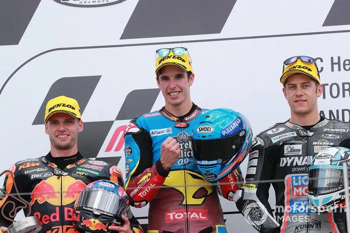 Podio: 1º Alex Marquez, 2º Brad Binder, 3º Marcel Schrotter