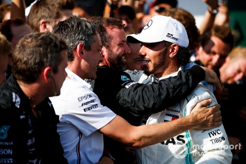 Yarış galibi Lewis Hamilton, Mercedes AMG F1 W10, Parc Ferme