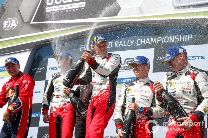 El podio: Ganador Ott Tänak, Martin Järveoja, Toyota Gazoo Racing WRT Toyota Yaris WRC, segundo lugar Esapekka Lappi, Janne Ferm, Citroën World Rally Team Citroën C3 WRC, tercer lugar Jari-Matti Latvala, Miikka Anttila, Toyota Gazoo Racing WRT Toyota Yaris WRC