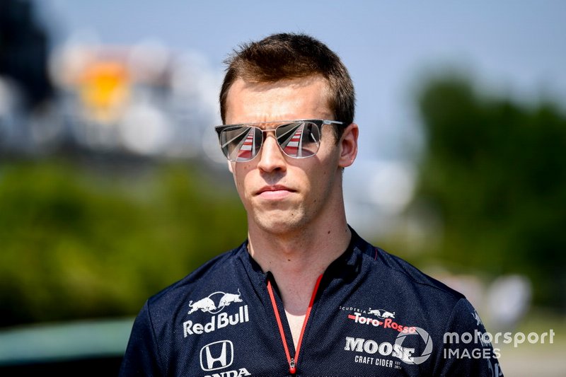 Daniil Kvyat, Toro Rosso walks the track