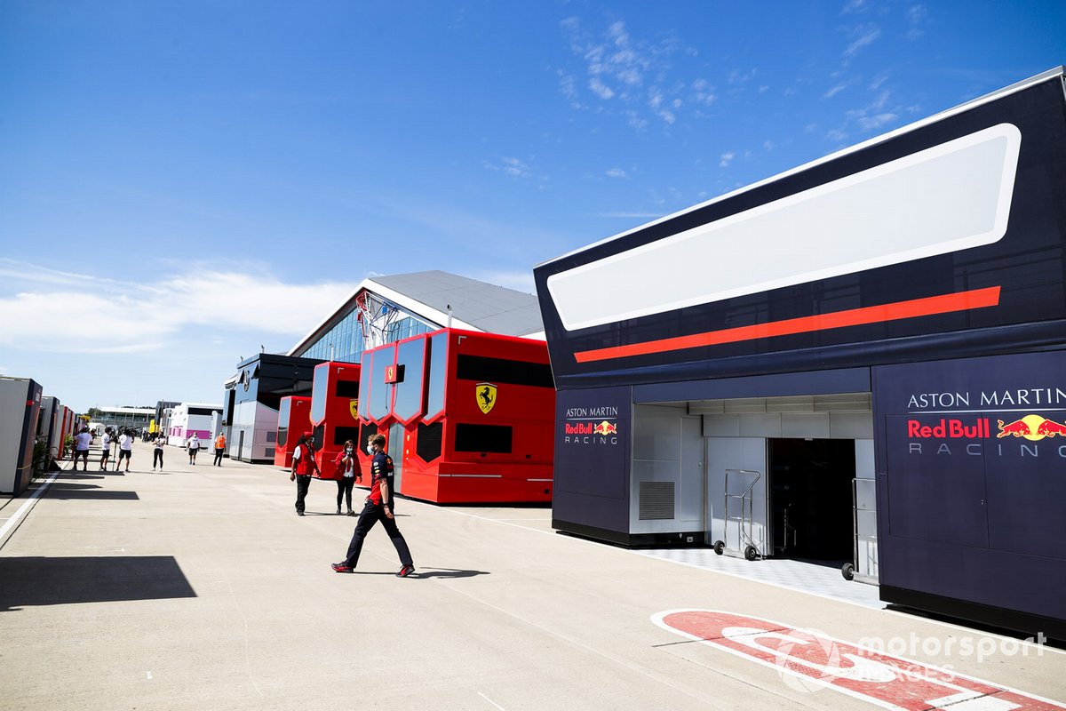 Paddock atmosphere