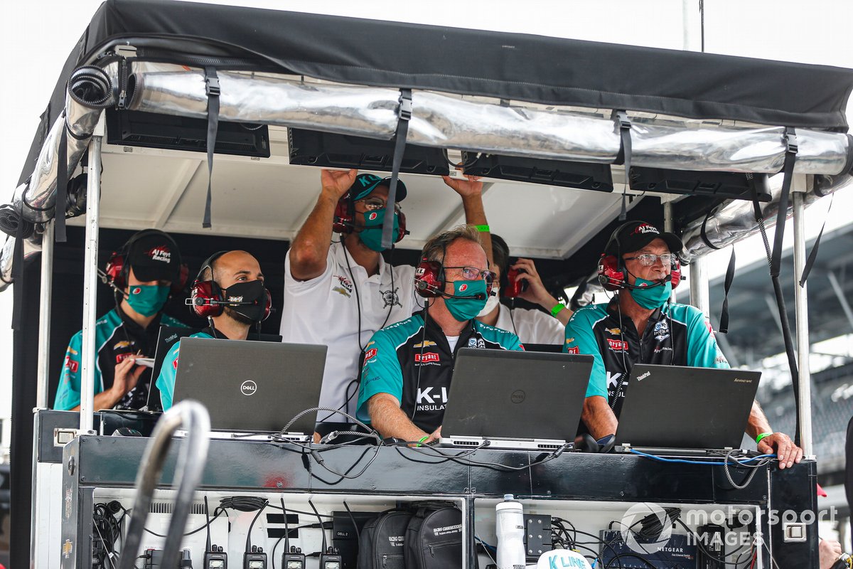 Dalton Kellett, A.J. Foyt Enterprises Chevrolet, ingenieros