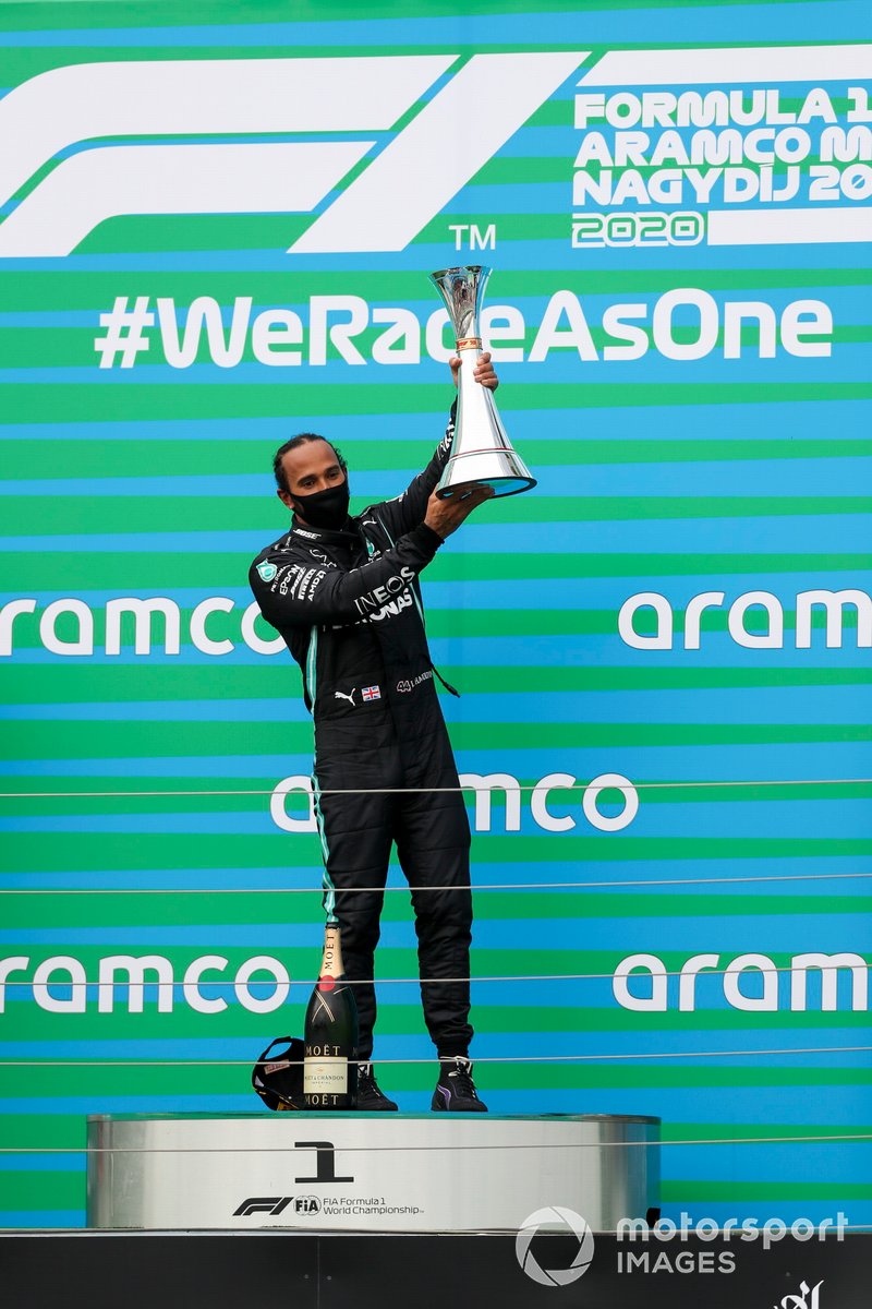 Race winner Lewis Hamilton, Mercedes-AMG Petronas F1 on the podium