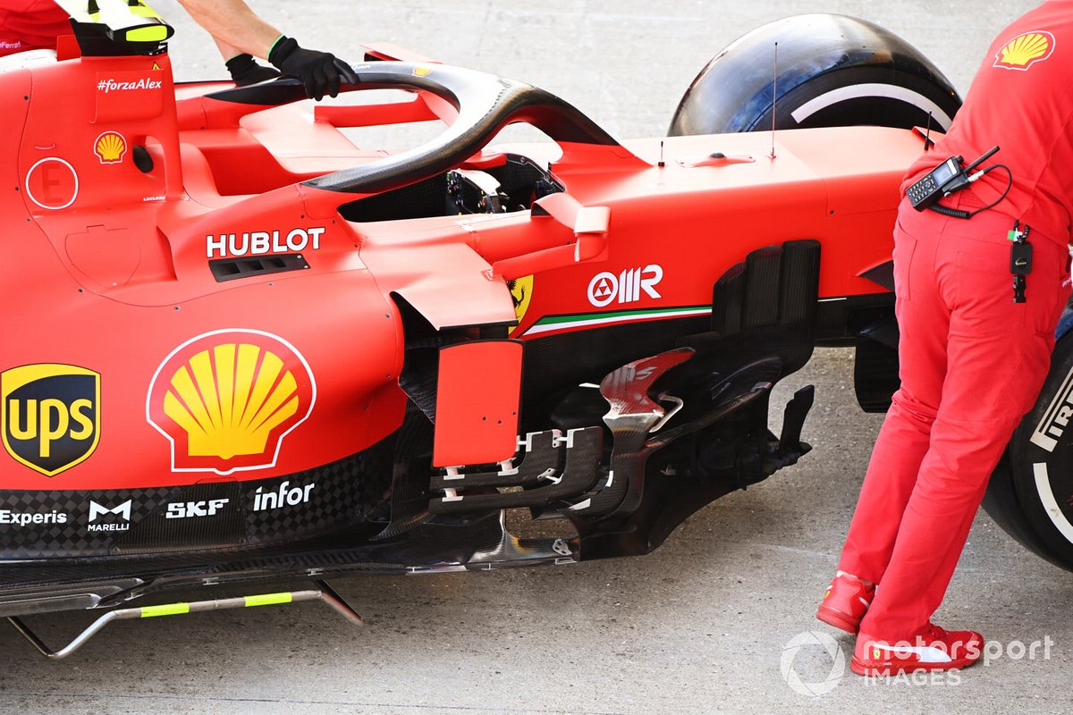 Detalle del pontón del coche de Charles Leclerc Ferrari SF1000