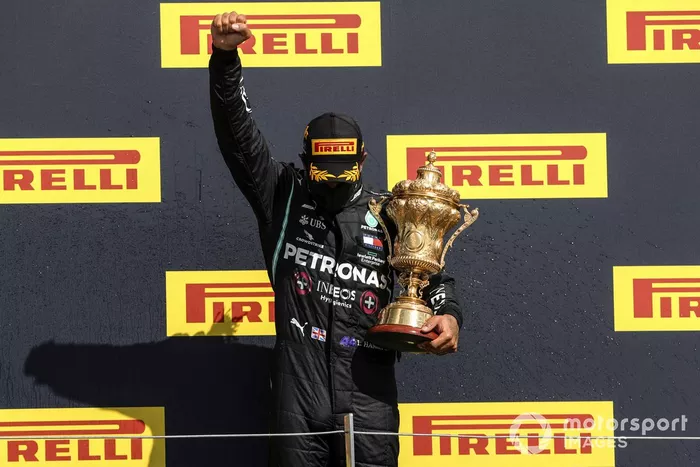 Podio: ganador de la carrera Lewis Hamilton, Mercedes-AMG F1