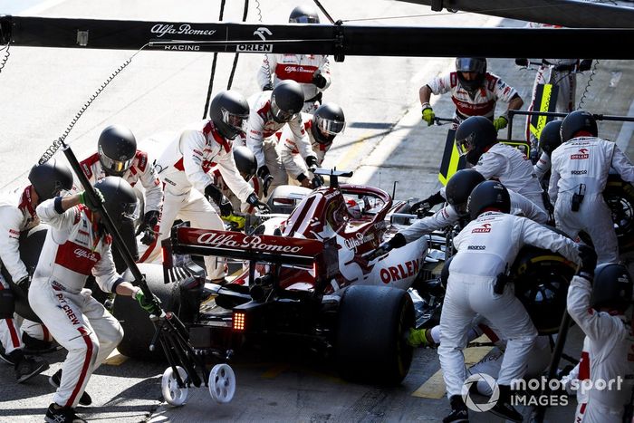 Kimi Raikkonen, Alfa Romeo Racing C39 pit stop