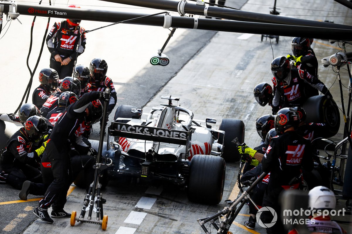 Romain Grosjean, Haas VF-20, pit stop