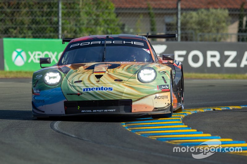 #56 Team Project 1 Porsche 911 RSR: Jörg Bergmeister, Patrick Lindsey, Egidio Perfetti