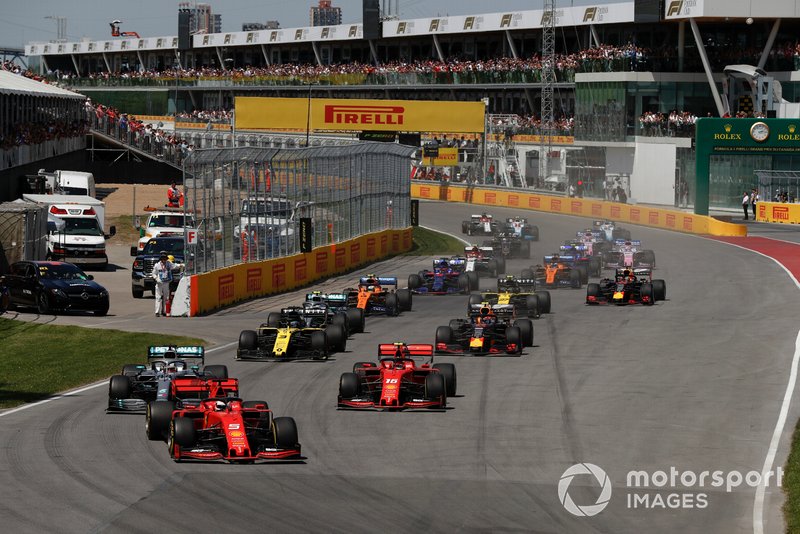 Sebastian Vettel, Ferrari SF90, Lewis Hamilton, Mercedes AMG F1 W10, Charles Leclerc, Ferrari SF90, Daniel Ricciardo, Renault R.S.19, Pierre Gasly, Red Bull Racing RB15 en la arrancada