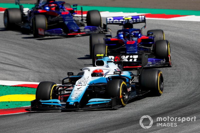 Robert Kubica, Williams FW42, precede Alexander Albon, Toro Rosso STR14, e Daniil Kvyat, Toro Rosso STR14