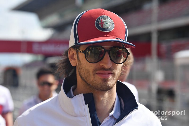 Antonio Giovinazzi, Alfa Romeo Racing in the pit lane