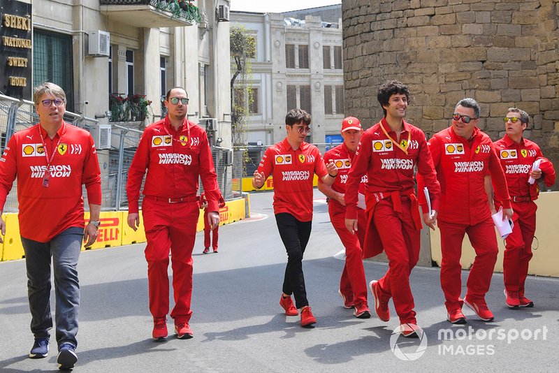 Charles Leclerc, Ferrari cammina in pista con i suoi ingegneri