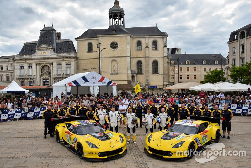 #63 Corvette Racing Chevrolet Corvette C7.R: Jan Magnussen, Antonio Garcia, Mike Rockenfeller; #64 Corvette Racing Chevrolet Corvette C7.R: Oliver Gavin, Tommy Milner, Marcel Fässler