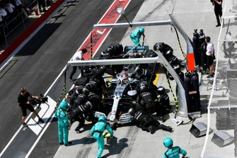 Lewis Hamilton, Mercedes AMG F1 W10, maakt een pitstop