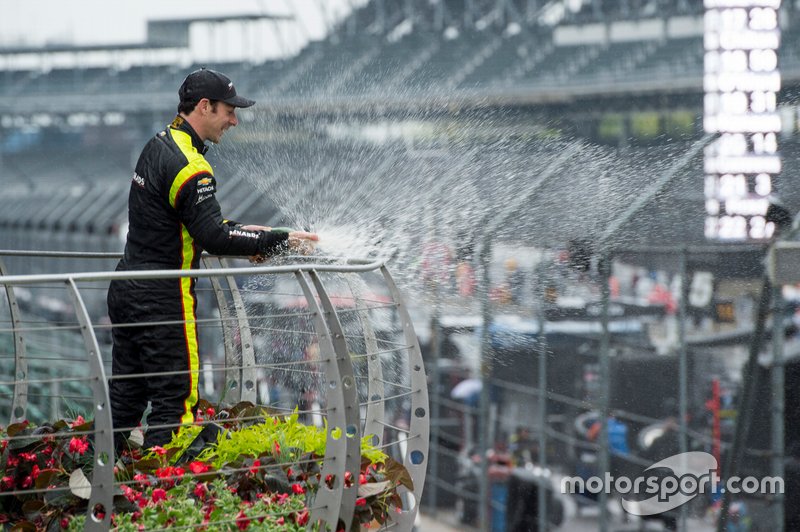 Ganador de la carrera Simon Pagenaud, Team Penske Chevrolet