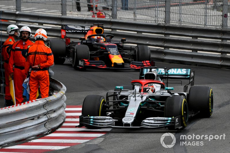 Lewis Hamilton, Mercedes AMG F1 W10 y Max Verstappen, Red Bull Racing RB15