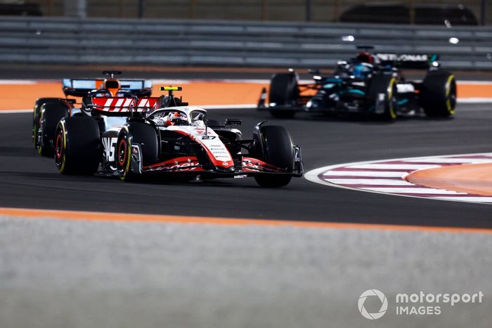 Nico Hulkenberg, Haas VF-23, Alex Albon, Williams FW45, George Russell, Mercedes F1 W14