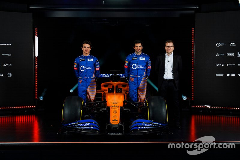 Carlos Sainz Jr., McLaren, Lando Norris, McLaren e Andreas Seidl, Team Principal, McLaren