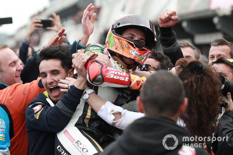 Команда Bester Capital Dubai поздравляет Андреа Миньо с победой в гонке Moto3 в Валенсии