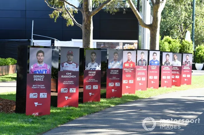 Paneles con los pilotos de Formula 1