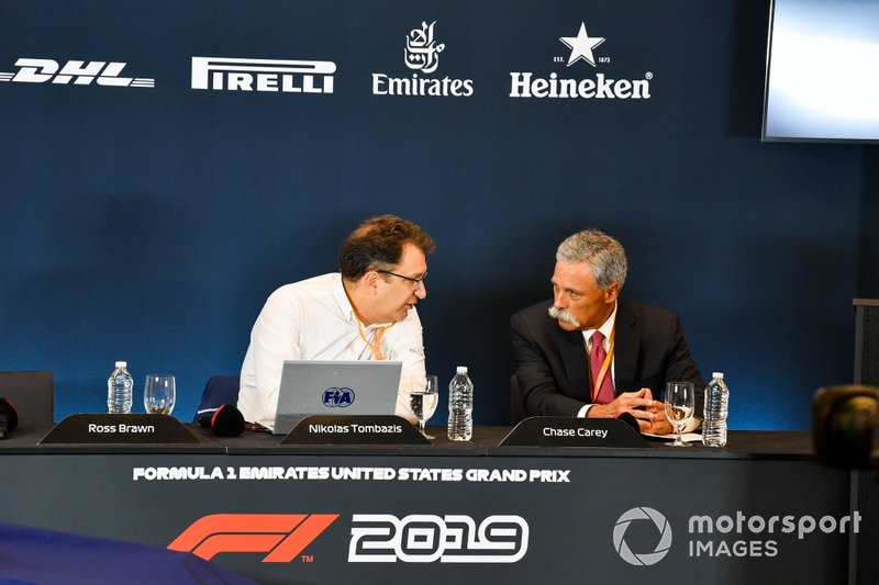 Ross Brawn, manager sportif F1, Chase Carey, président F1, et Nikolas Tombazis dévoilent les règles 2021 lors d'une conférence de presse