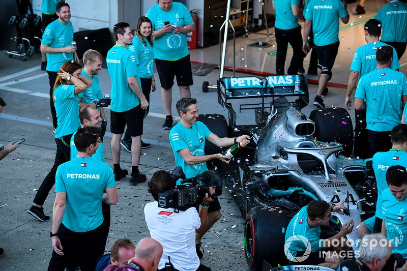 El equipo Mercedes celebra su sexto Mundial de constructores consecutivo