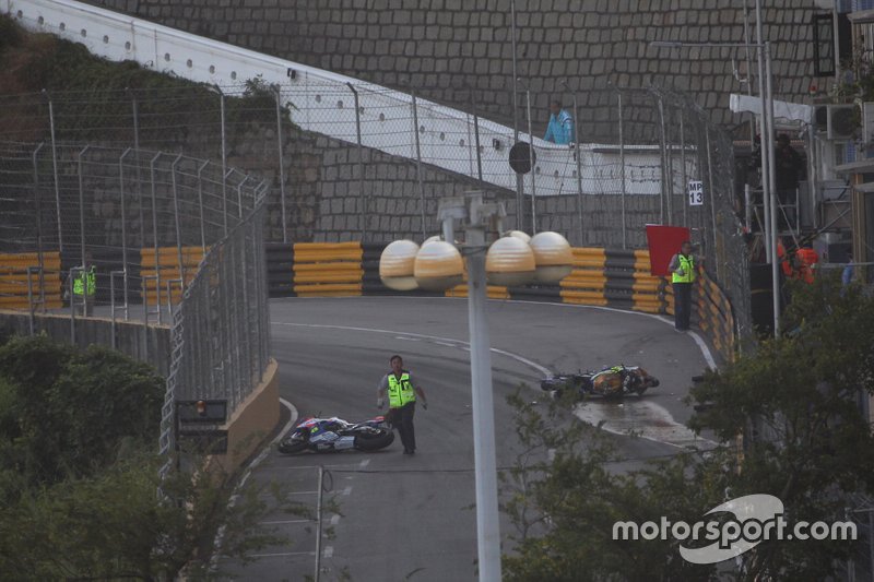 Red flag after first crash