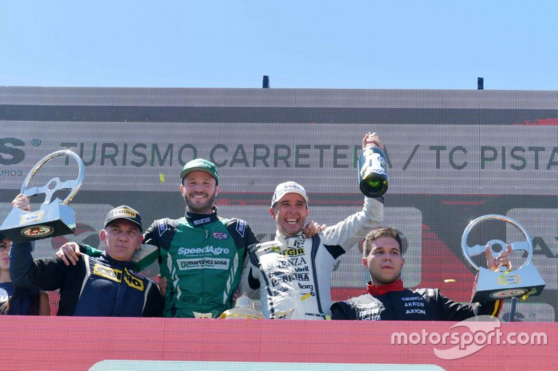 Podio: campeón Agustín Canapino, Canapino Sports