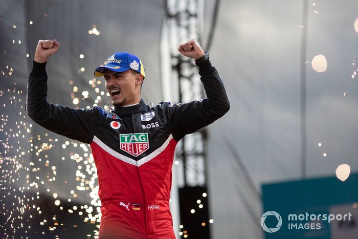 Podio: ganador Pascal Wehrlein, Porsche