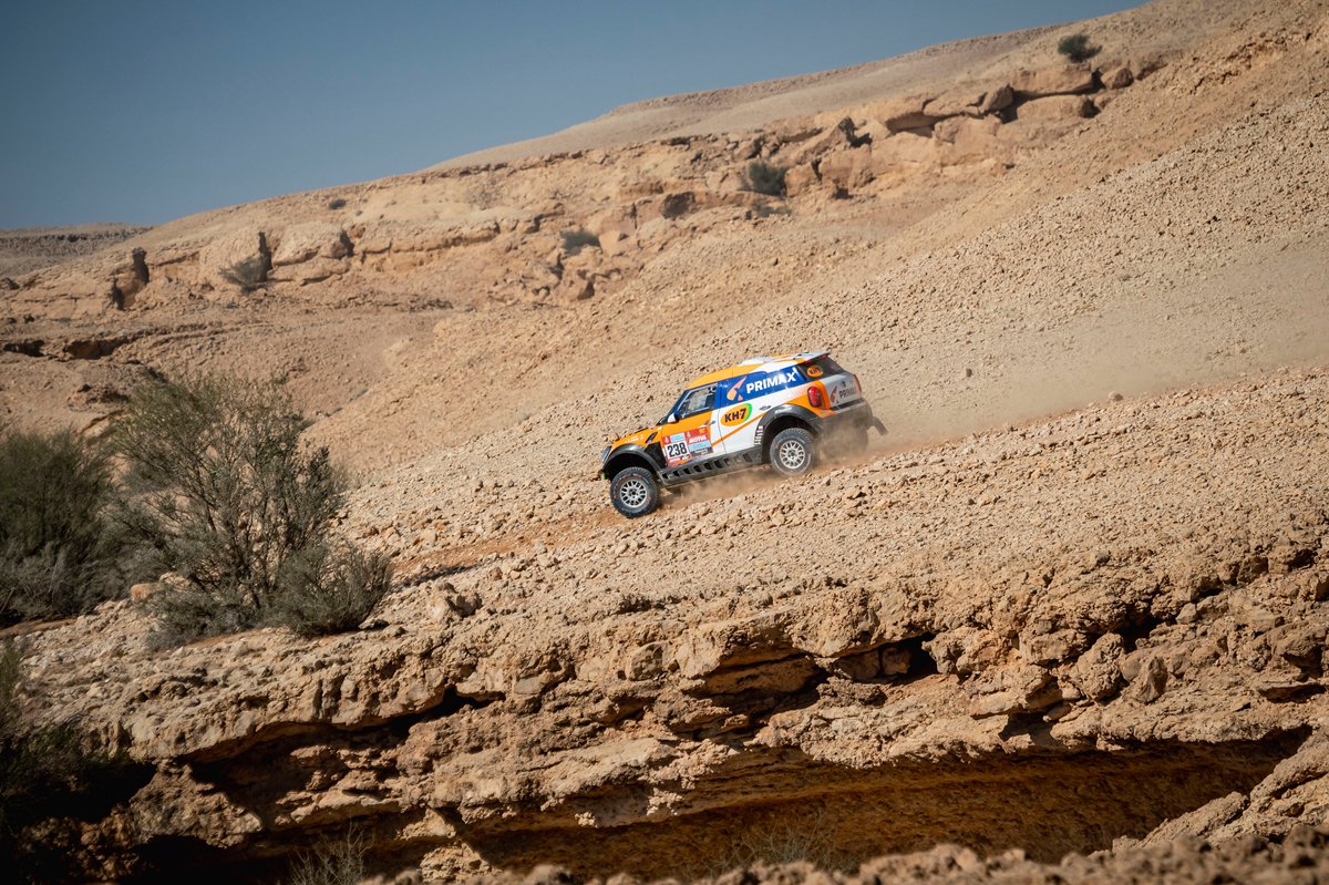 #238 X-Raid Mini John Cooper Works Rally Mini: Laia Sanz, Maurizio Gerini