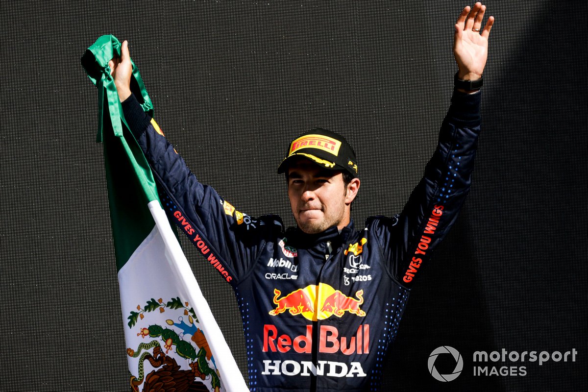 Podio: tercer lugar Sergio Pérez, Red Bull Racing