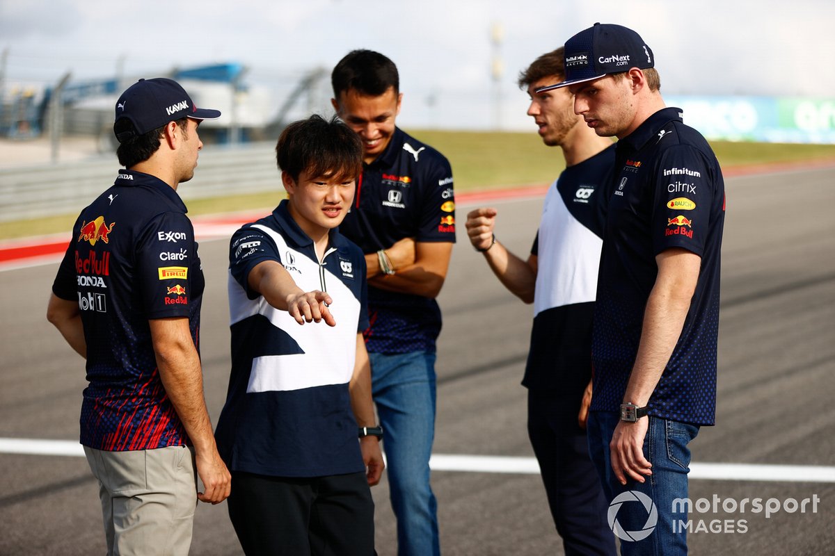 Sergio Pérez, Red Bull Racing, Yuki Tsunoda, AlphaTauri, Alex Albon, piloto reserva, Red Bull Racing, Pierre Gasly, AlphaTauri y Max Verstappen, Red Bull Racing