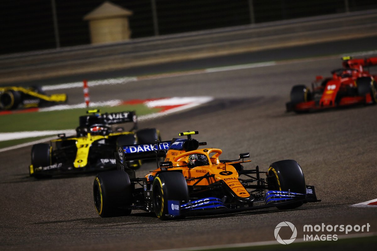 Lando Norris, McLaren MCL35, Esteban Ocon, Renault F1 Team R.S.20, e Charles Leclerc, Ferrari SF1000