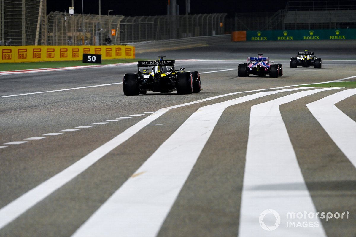Esteban Ocon, Renault F1 Team R.S.20, Sergio Pérez, Racing Point RP20, Daniel Ricciardo, Renault F1 Team R.S.20