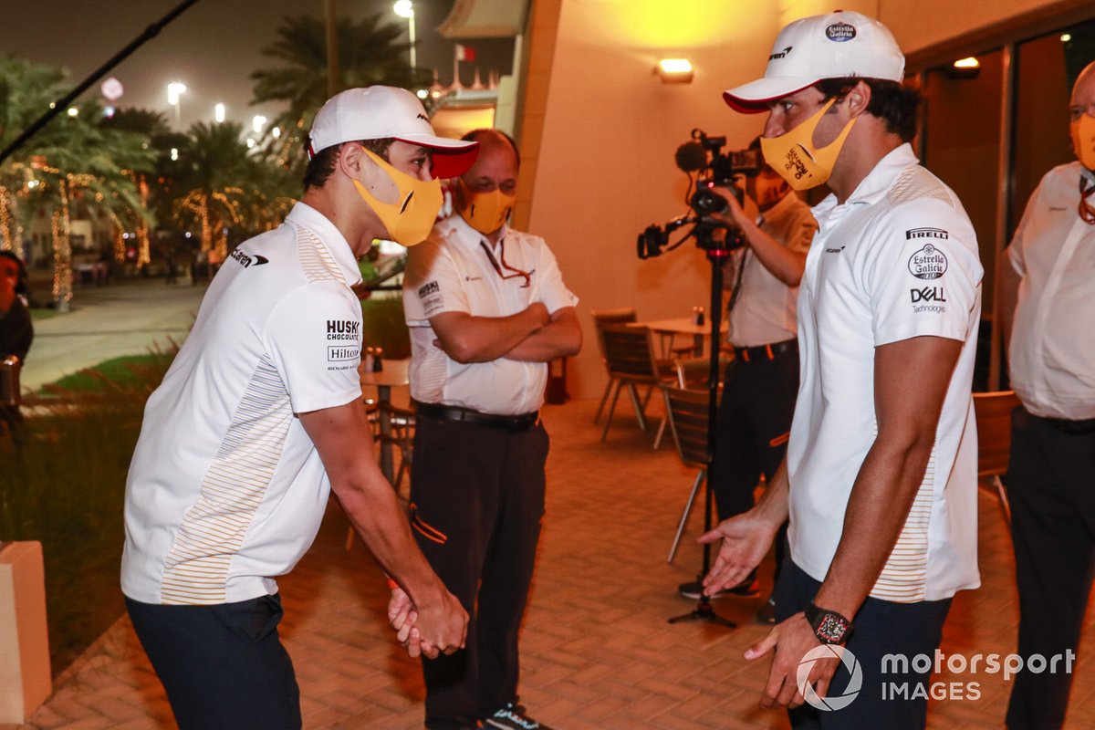 Lando Norris, McLaren, in discussion with Carlos Sainz Jr., McLaren