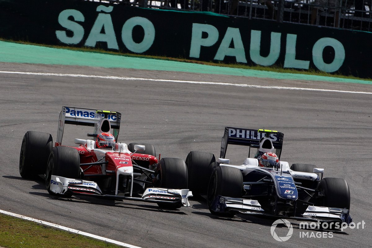 Kazuki Nakajima, Williams FW31 Toyota, battles with Kamui Kobayashi, Toyota TF109