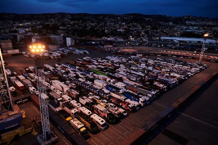 Embarque del Dakar 2021 en Marsella