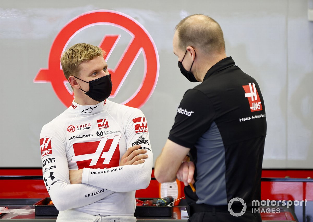 Mick Schumacher with race engineer Gary Gannon