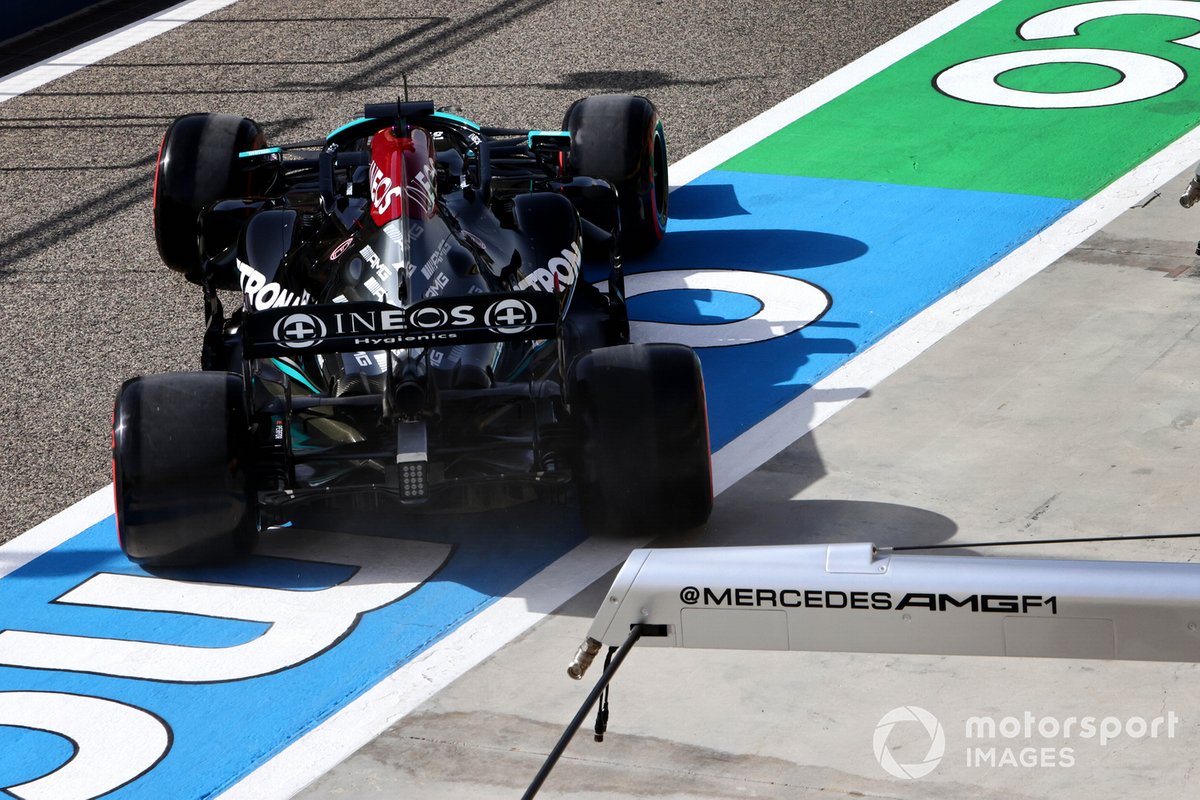 Lewis Hamilton, Mercedes W12, esce dal garage