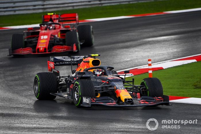 Alex Albon, Red Bull Racing RB16, Charles Leclerc, Ferrari SF1000