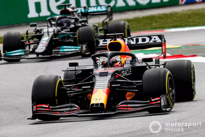 Max Verstappen, Red Bull Racing RB16B, Lewis Hamilton, Mercedes W12