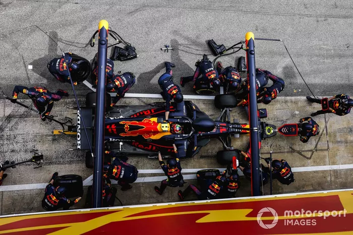 Sergio Perez, Red Bull Racing RB16B, makes a pit stop