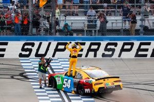 Race winner Kyle Busch, Joe Gibbs Racing, Toyota Supra M&M's