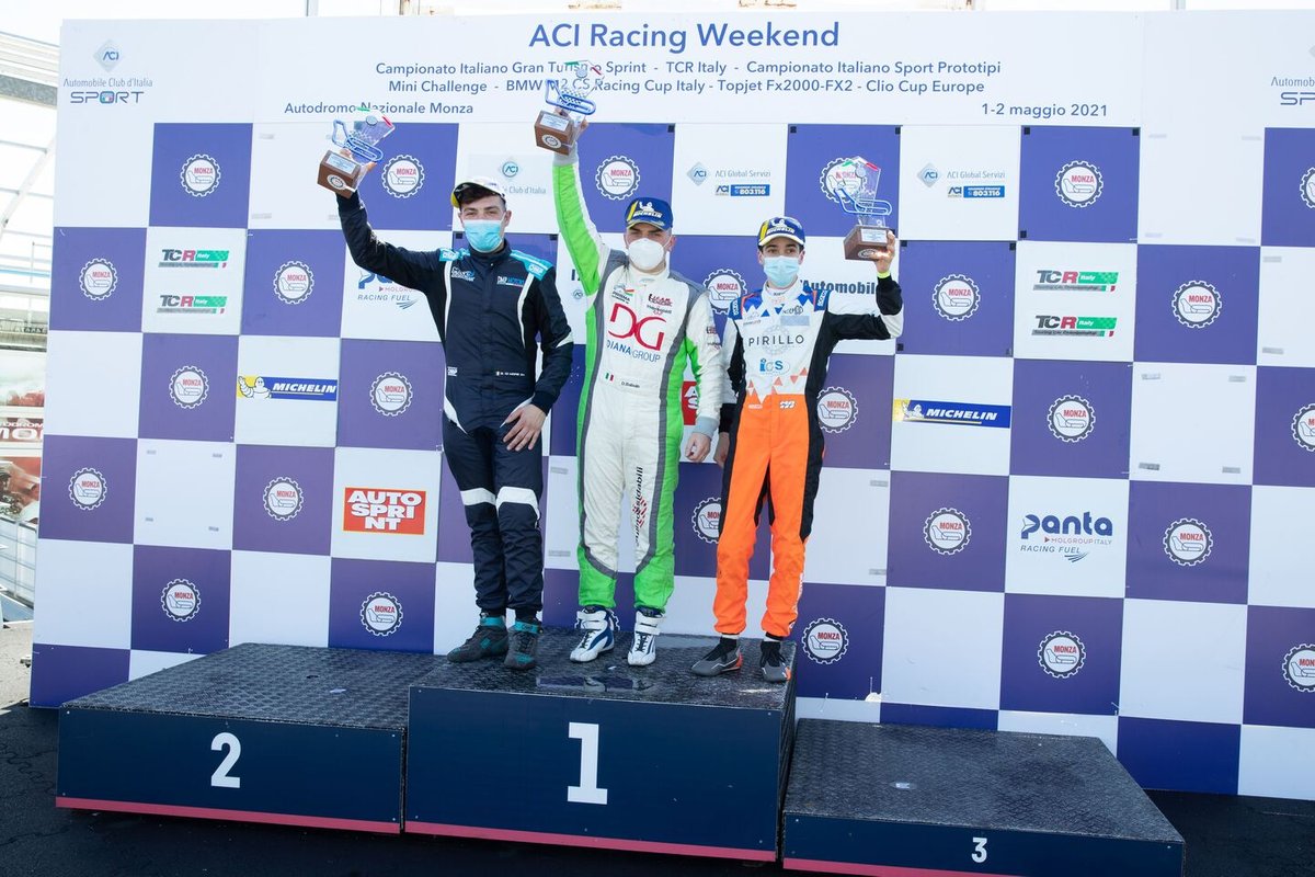 Il podio di Gara 2 categoria DSG: Secondo posto Sabatino Di Mare, Cupra TCR DSG, primo posto Denis Babuin, Bolza Corse, Cupra TCR DSG, terzo posto Marco Butti, Elite Motorsport, Cupra TCR DSG