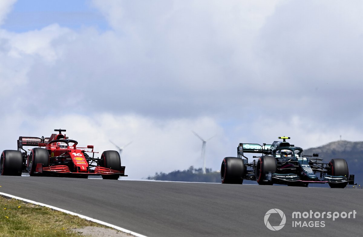 Sebastian Vettel, Aston Martin AMR21, Charles Leclerc, Ferrari SF21